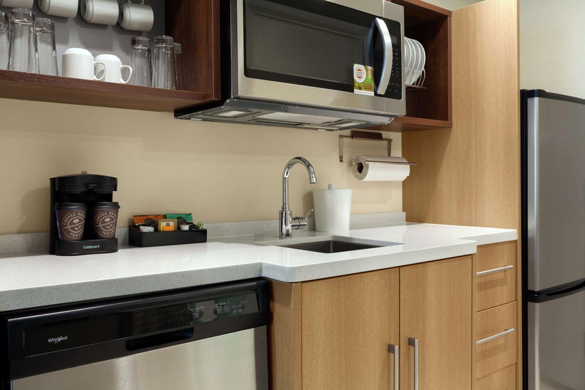 Home2 By Hilton Sarasota Bradenton Airport 3*